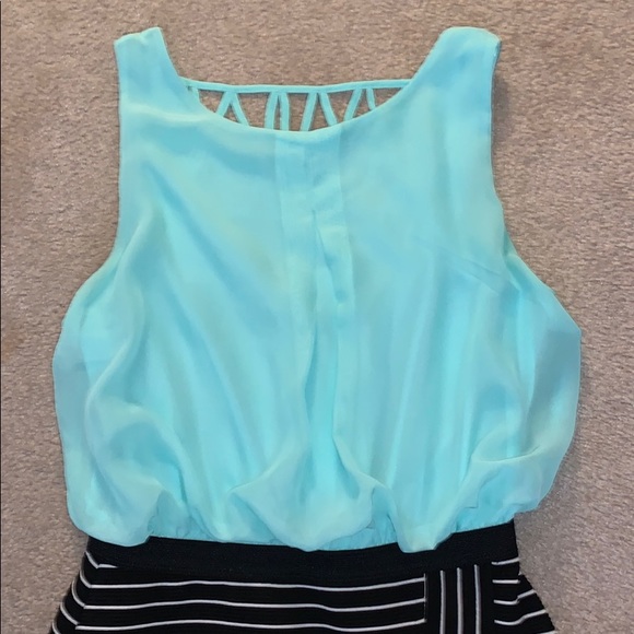 Pretty Form Fitting Dress - Picture 2 of 5